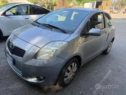 Grigio Usata 2008 Toyota Yaris Tre volumi | 2800 € (Ottimo prezzo)