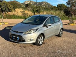 Grigio Usata 2012 Ford Fiesta Due volumi | 5000 € (Molto cara)