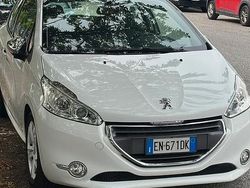 Bianco Usata 2012 Peugeot 208 Due volumi | 4500 € (Buon prezzo)