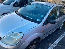 Usata 2002 Ford Fiesta | 1100 € (Buon prezzo)
