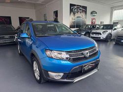 Blu/azzurro Usata 2015 Dacia Sandero Prestige Due volumi | 5900 € (Ottimo prezzo)