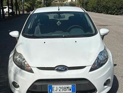 Usata 2011 Ford Fiesta Due volumi | 2800 € (Ottimo prezzo)