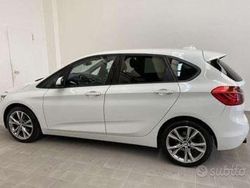 Bianco Usata 2015 BMW 218 Active Tourer Sport Line Monovolume | 13.490 € (Cara)