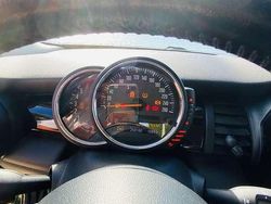 Verde Usata 2016 Mini Cooper D Business Due volumi | 6900 € (Buon prezzo)