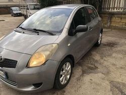 Grigio Usata 2006 Toyota Yaris Due volumi | 2750 € (Ottimo prezzo)