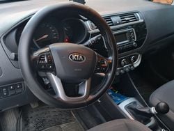 Bianco Usata 2017 Kia Rio Due volumi | 4950 € (Ottimo prezzo)