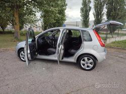 Argento Usata 2008 Ford Fiesta Titanium Due volumi | 3199 € (Buon prezzo)