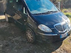 Nero Usata 2010 Lancia Musa Monovolume | 1700 €