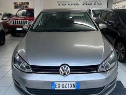 Grigio Usata 2015 VW Golf VII Highline Tre volumi | 11.400 € (Buon prezzo)