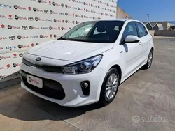 Bianco Usata 2019 Kia Rio Tre volumi | 12.300 € (Buon prezzo)