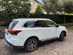 Bianco Usata 2015 Mitsubishi Outlander Instyle SUV | 13.000 € (Buon prezzo)