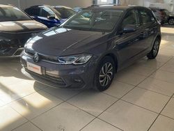 Grigio Usata 2022 VW Polo Life Tre volumi | 17.599 € (Ottimo prezzo)