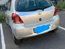 Grigio Usata 2009 Toyota Yaris Tre volumi | 2700 € (Buon prezzo)