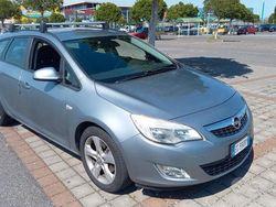 Grigio Usata 2011 Opel Astra Tre volumi | 4850 € (Buon prezzo)