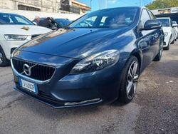 Grigio Usata 2017 Volvo V40 Momentum Tre volumi | 10.900 € (Buon prezzo)