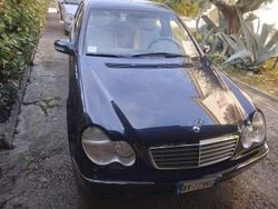 Blu/azzurro Usata 2000 Mercedes C200 Elegance Tre volumi | 3900 € (Buon prezzo)