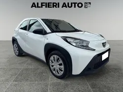 Bianco Usata 2023 Toyota Aygo Active Due volumi | 12.400 € (Ottimo prezzo)
