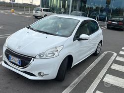 Bianco Usata 2014 Peugeot 208 Due volumi | 6850 € (Buon prezzo)