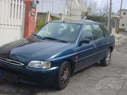 Blu Usata 1997 Ford Escort Tre volumi | 650 €