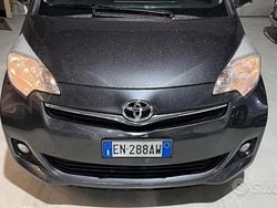 Grigio Usata 2012 Toyota Verso-S Monovolume | 5800 € (Buon prezzo)