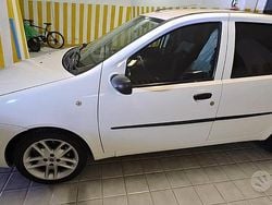 Bianco Usata 2006 Fiat Punto Classica Due volumi | 3500 € (Molto cara)