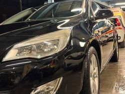 Nero Usata 2010 Opel Astra Cosmo Tre volumi | 3000 € (Super prezzo)