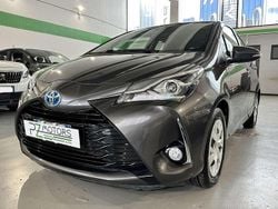 Grigio Usata 2017 Toyota Yaris Hybrid Active Tre volumi | 9499 € (Buon prezzo)