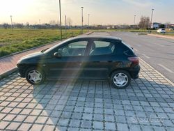 Nero Usata 2002 Peugeot 206 Tre volumi | 1450 € (Buon prezzo)