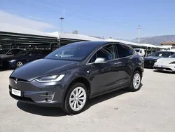 Grigio scuro met Usata 2017 Tesla Model X SUV | 43.100 € (Ottimo prezzo)