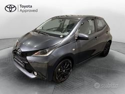 Grigio Usata 2015 Toyota Aygo X-play Due volumi | 8900 € (Buon prezzo)