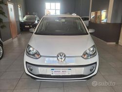 Bianco Usata 2015 VW up! Due volumi | 6000 € (Buon prezzo)