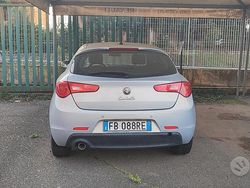 Usata 2015 Alfa Romeo Giulietta Distinctive Tre volumi | 5700 € (Buon prezzo)