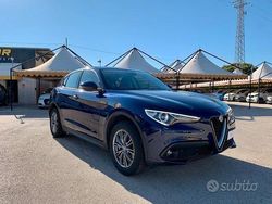 Blu Usata 2017 Alfa Romeo Stelvio Super SUV | 19.900 € (Buon prezzo)