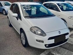 Bianco Usata 2013 Fiat Punto Lounge Tre volumi | 5400 € (Molto cara)