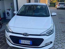 Bianco Usata 2015 Hyundai i20 Comfort Due volumi | 7000 € (Buon prezzo)