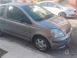 Grigio Usata 2004 Toyota Yaris Due volumi | 1900 € (Buon prezzo)