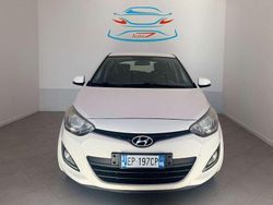 Bianco Usata 2013 Hyundai i20 Edition Tre volumi | 4690 € (Buon prezzo)