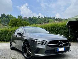 Grigio Usata 2022 Mercedes A180 Night Tre volumi | 27.200 € (Buon prezzo)