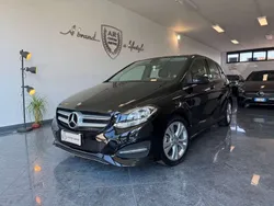 Nero ossidiana Usata 2015 Mercedes B180 Monovolume | 10.400 € (Buon prezzo)