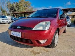 Rosso Usata 2003 Ford Fiesta Ghia Tre volumi | 2200 € (Buon prezzo)