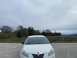 Bianco Usata 2011 Lancia Delta Silver Due volumi | 4000 € (Buon prezzo)