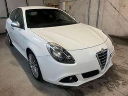 Bianco Usata 2010 Alfa Romeo Giulietta Distinctive Tre volumi | 5990 € (Super prezzo)
