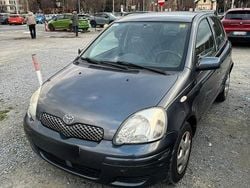 Usata 2004 Toyota Yaris Sol Tre volumi | 2500 € (Buon prezzo)