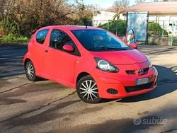 Rosso Usata 2010 Toyota Aygo Sol Due volumi | 3400 € (Buon prezzo)