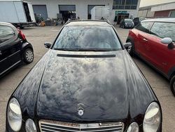 Nero Usata 2005 Mercedes E320 Tre volumi | 2400 € (Buon prezzo)