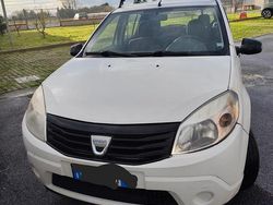 Bianco Usata 2010 Dacia Sandero Tre volumi | 2000 €