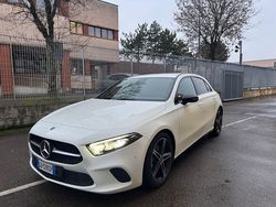 Bianco pastello Usata 2021 Mercedes A180 Business Tre volumi | 22.900 € (Buon prezzo)