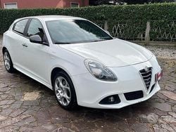 Bianco Usata 2014 Alfa Romeo Giulietta Exclusive Tre volumi | 2900 € (Super prezzo)