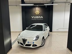 Bianco Usata 2011 Alfa Romeo Giulietta Distinctive Tre volumi | 6990 € (Buon prezzo)