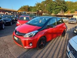 Rosso Usata 2013 Toyota Yaris Hybrid Style Tre volumi | 9300 € (Buon prezzo)